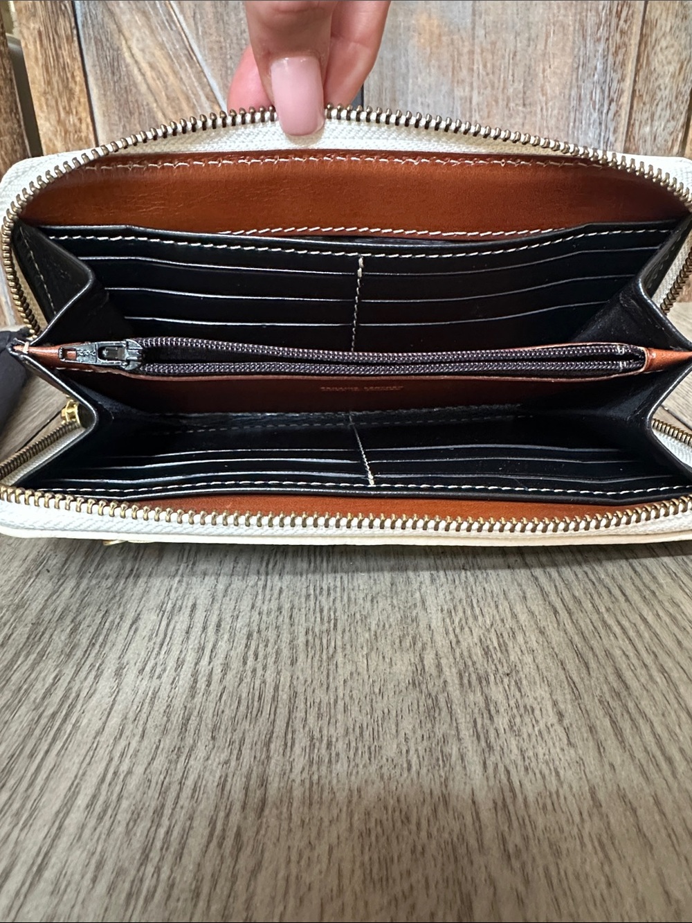 Mercedes Benz Cream Pebbled Leather Zippered Wallet Clutch - Picture 7 of 15
